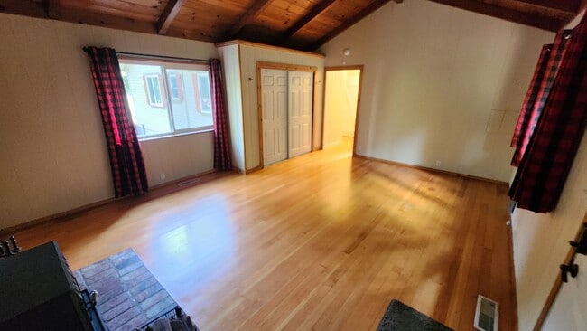 Building Photo - 3 bedroom Mountain Retreat in Boulder Creek!