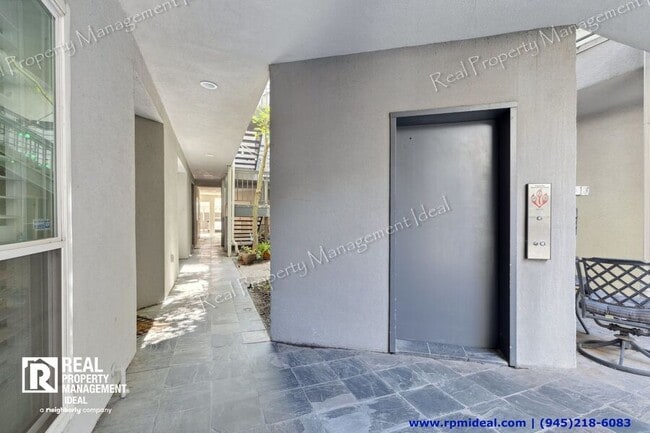 Building Photo - 4104 N Hall St