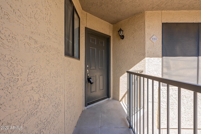 Building Photo - 4925 E Desert Cove Ave