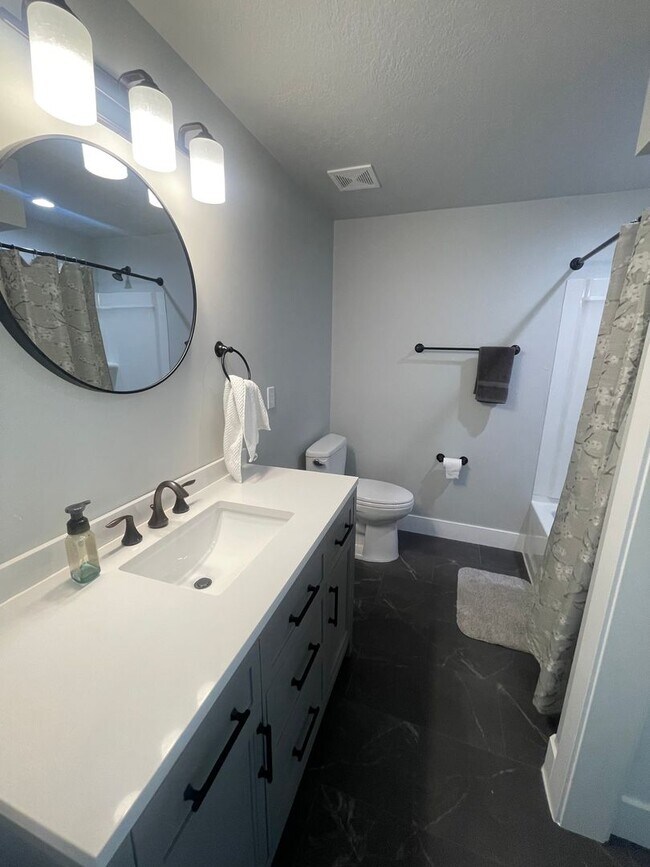 Building Photo - Amazing townhome for rent in Lehi!