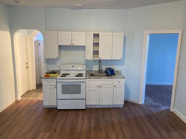 Building Photo - 3054 Barker Ave