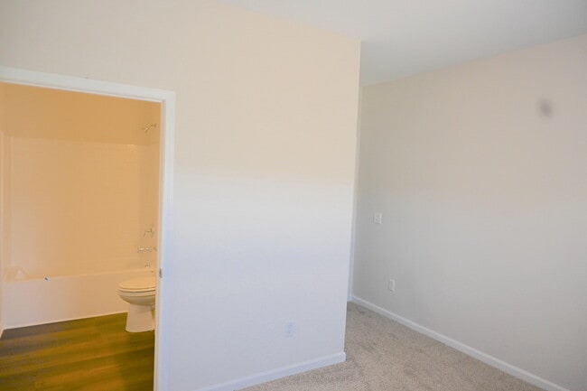 Building Photo - 983 Manitou Cir