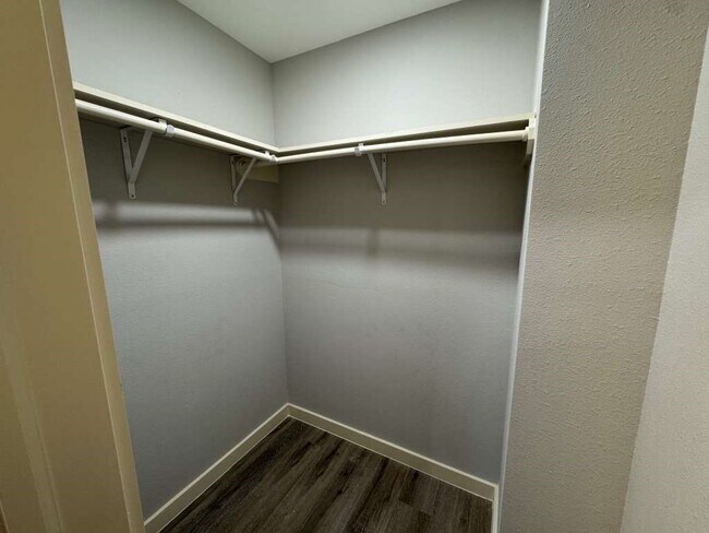 Building Photo - 5802 Twisted Pine Ct