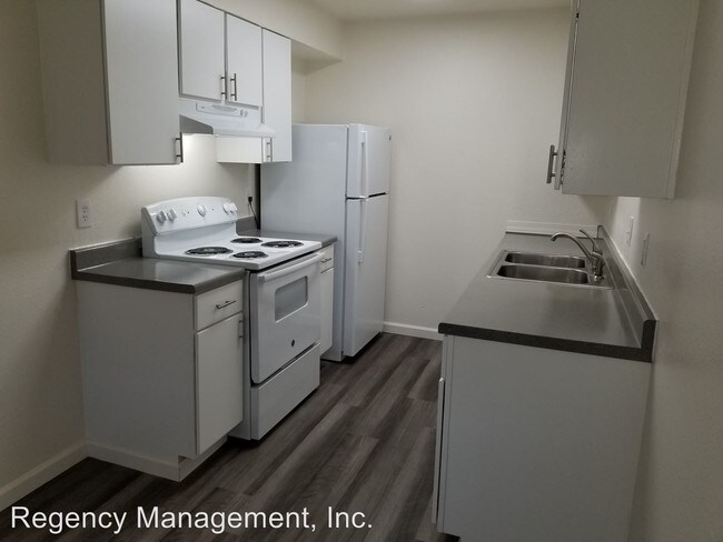 Building Photo - 704 N Broadway St