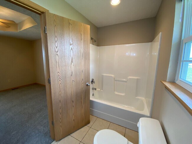 Building Photo - 3 bedroom 2 bath home in Clever, MO!