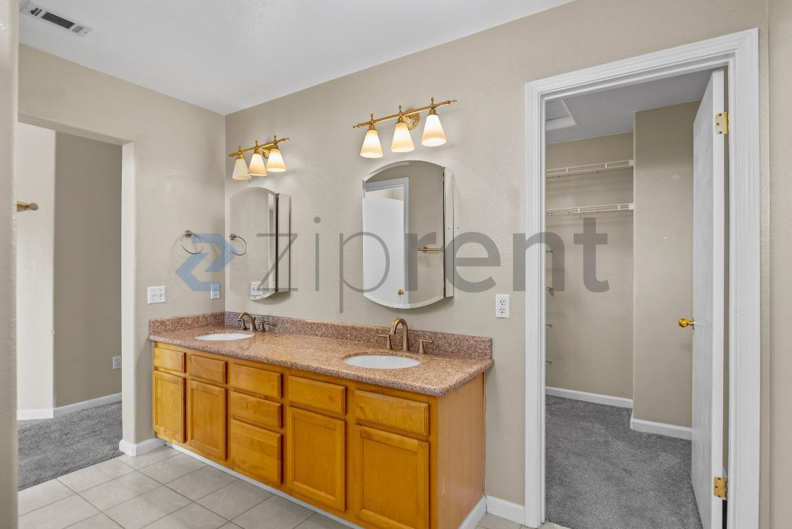 Building Photo - 916 Del Avion Ln