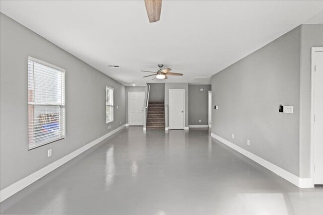 Building Photo - Fabulous Home!