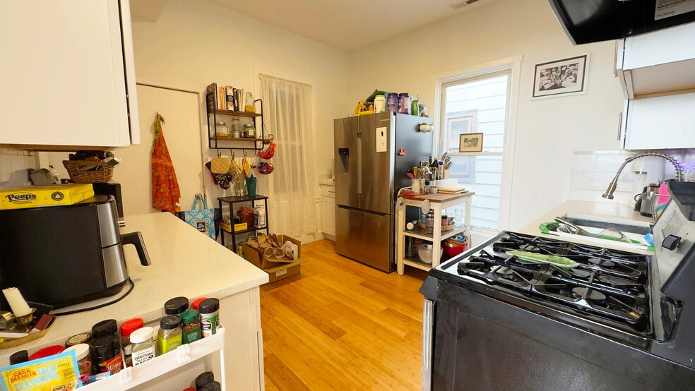 Building Photo - 1735 N Fairfield Ave