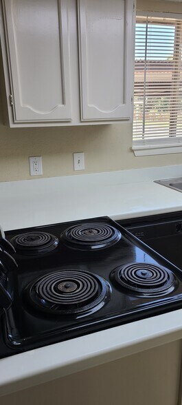 Building Photo - 706 Garden Walk Dr