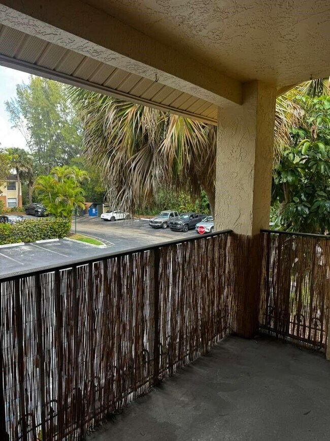 Building Photo - 9999 Summerbreeze Dr