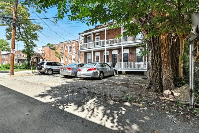 Building Photo - 24 S Davis Ave