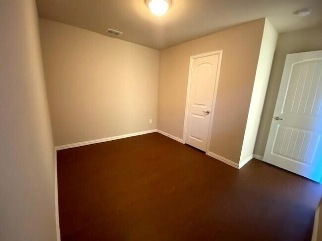 Building Photo - 2853 Mesquite Rd