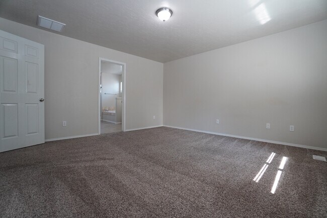 Building Photo - 2934 NW 11th Ave