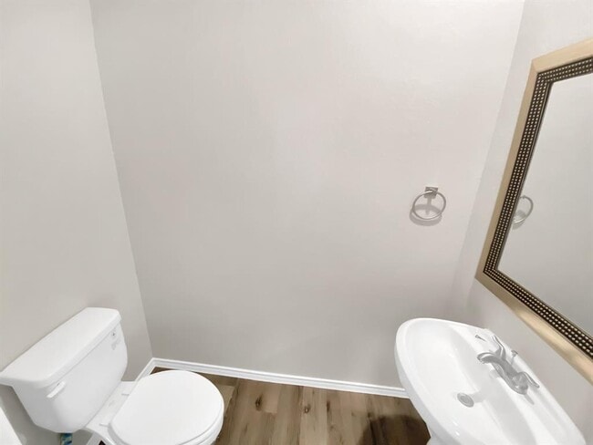 Building Photo - 405 Mohawk Dr