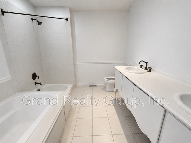 Building Photo - 217 Lexington Ct
