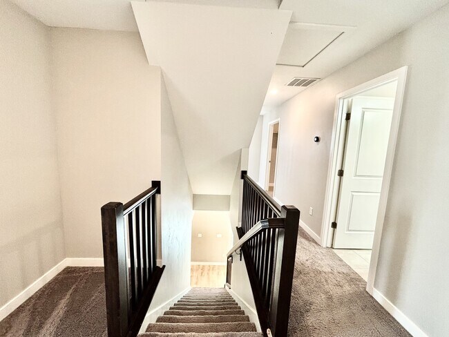 Building Photo - 153 E Brushy Canyon St