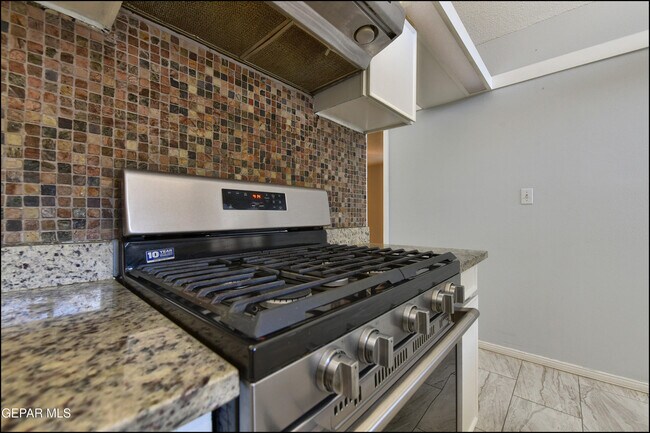 Building Photo - 8400 Parkland Dr