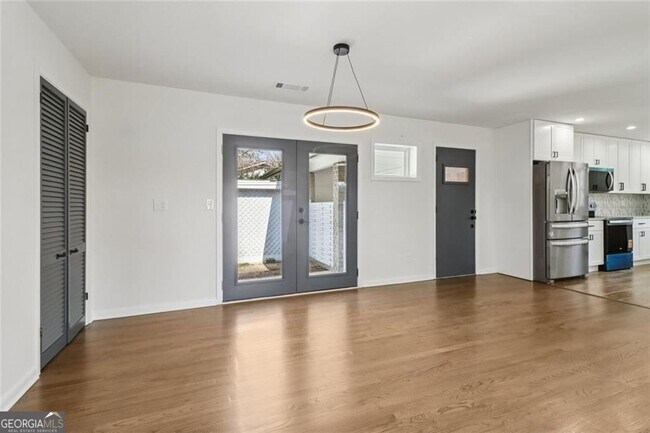 Building Photo - 2219 Lisa Dr SE