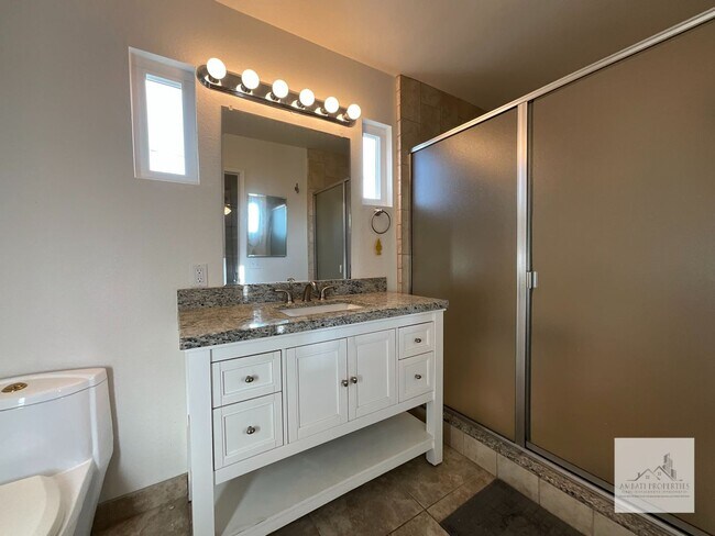 Building Photo - 3074 E Terrace Ave