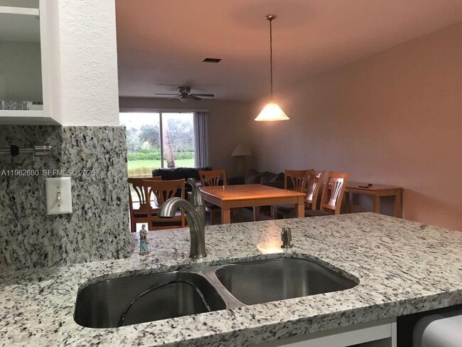 Building Photo - 2476 Cordoba Bend