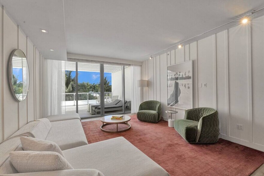 Building Photo - 2201 Collins Ave