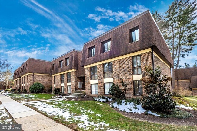 Building Photo - 5232 W Running Brook Rd