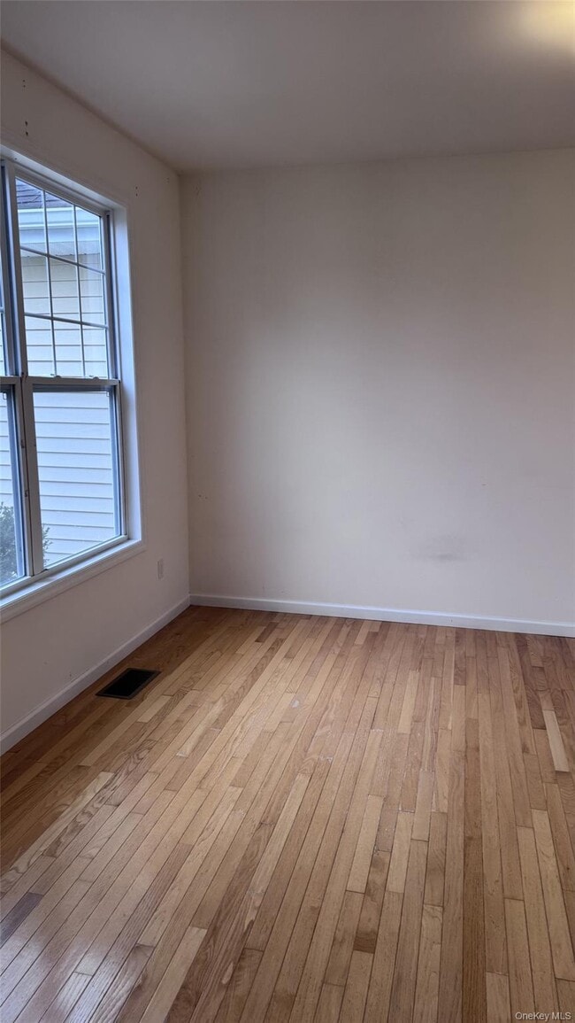 Building Photo - 245 Buttonwood Way