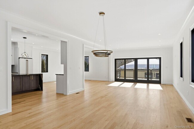 Building Photo - 31 Gedney Way