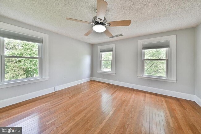 Building Photo - 9 W Wissahickon Ave