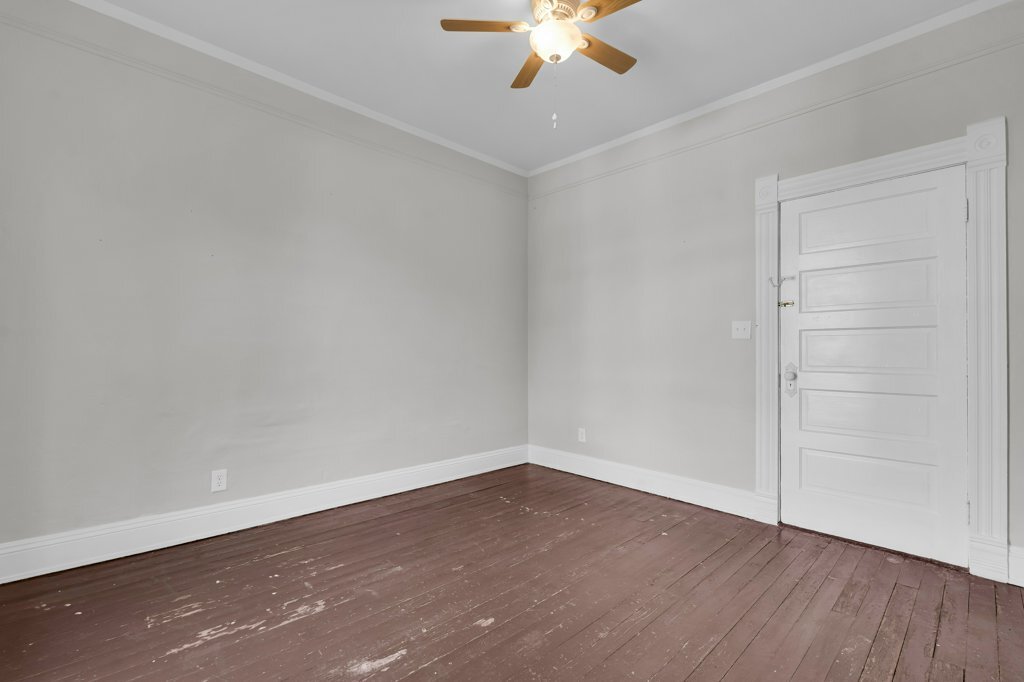 Building Photo - 622 4th St S