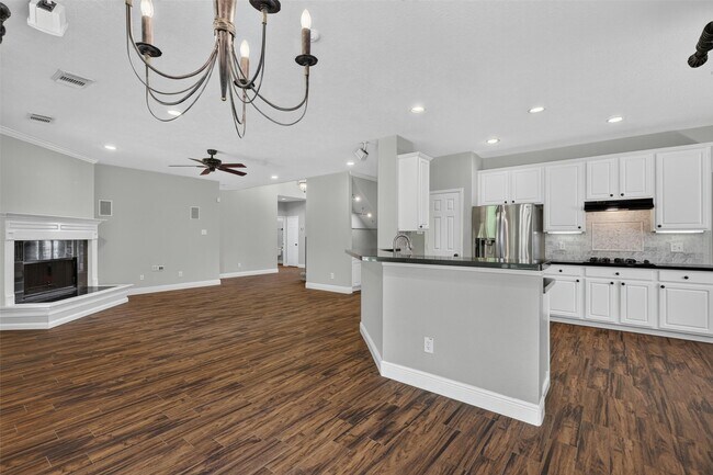 Building Photo - 108 Oak Creek Ln