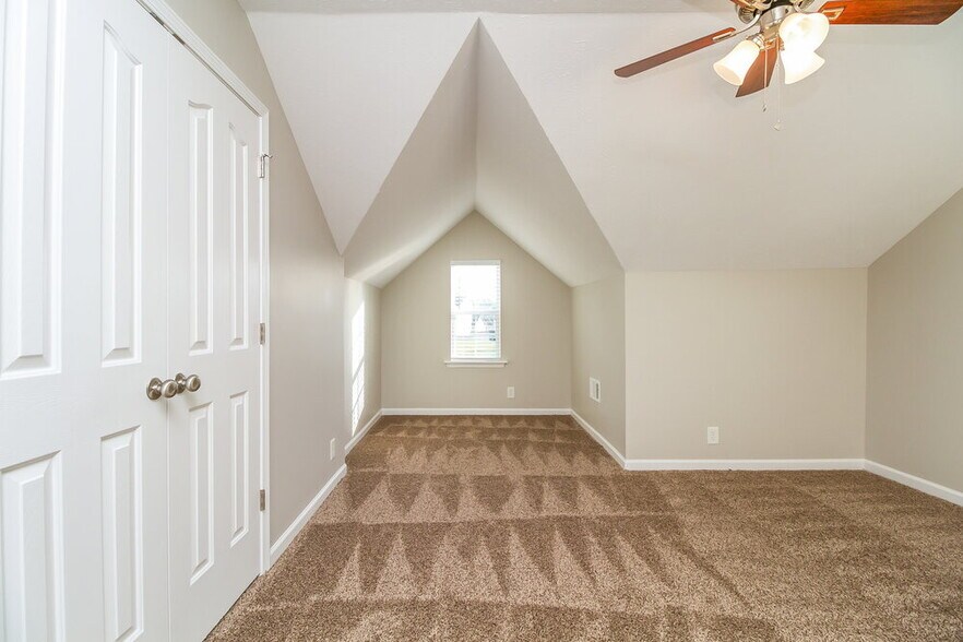 Building Photo - 913 Harvest Grove Dr