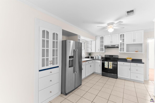 Building Photo - 846 S Forest Lake Dr