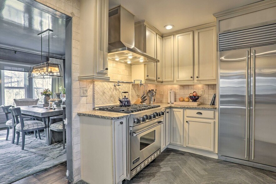 Building Photo - 257 Elm Ave