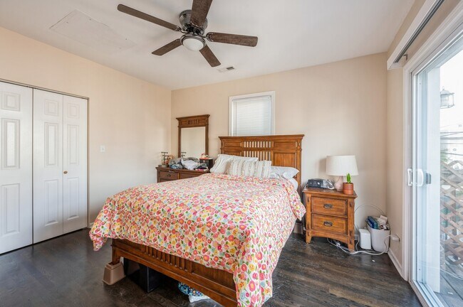 Building Photo - 1234 W Huron St