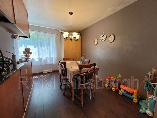 Building Photo - 408 Timber Dr