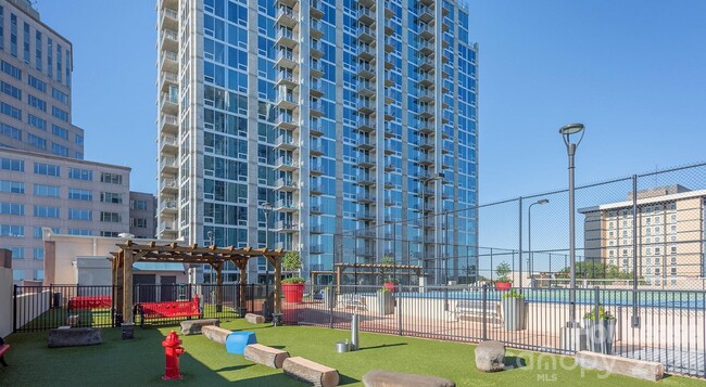 Building Photo - 640 N Church St