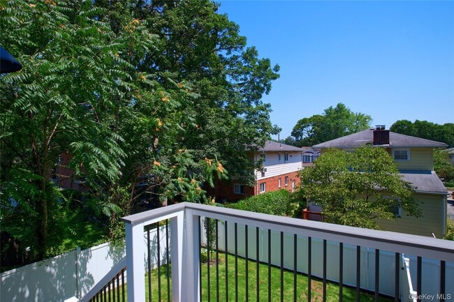 Building Photo - 42 Linwood Rd N