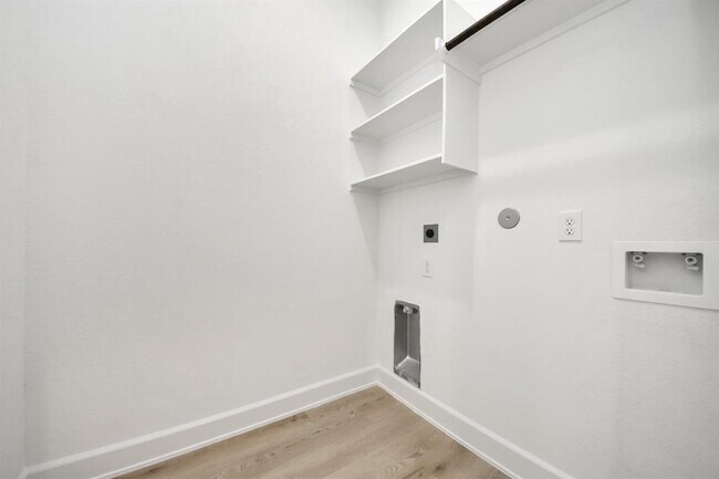Building Photo - 5137 Pederson St