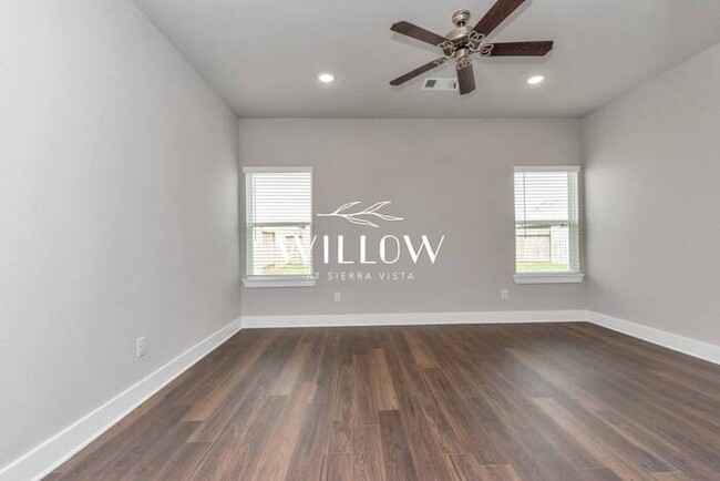 Building Photo - Spacious 4-Bedroom Home – 6 Weeks FREE Rent!