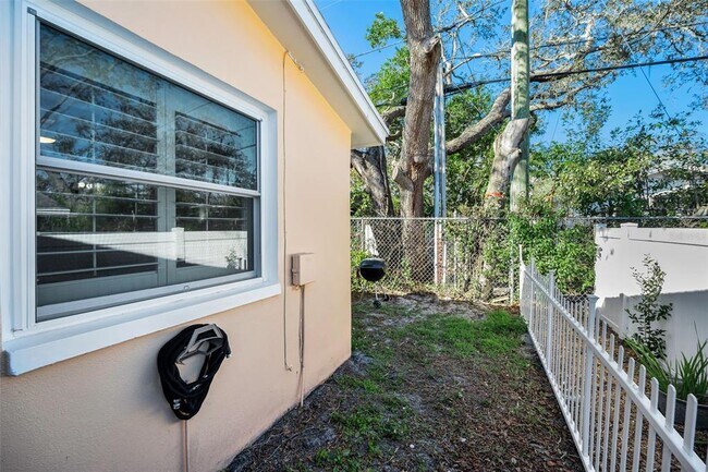 Building Photo - 1000 Crane Ct