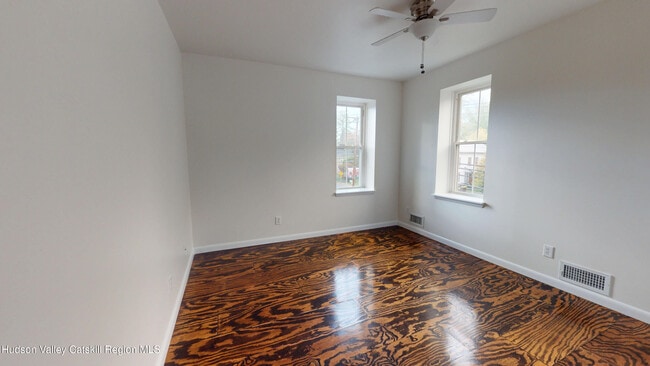 Building Photo - 160 Mansion St