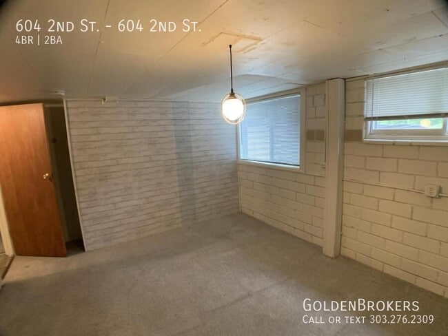 Building Photo - 604 2nd St