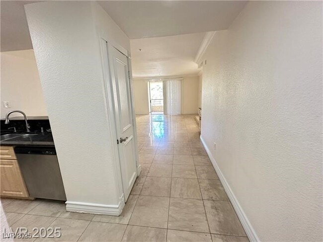 Building Photo - 270 E Flamingo Rd