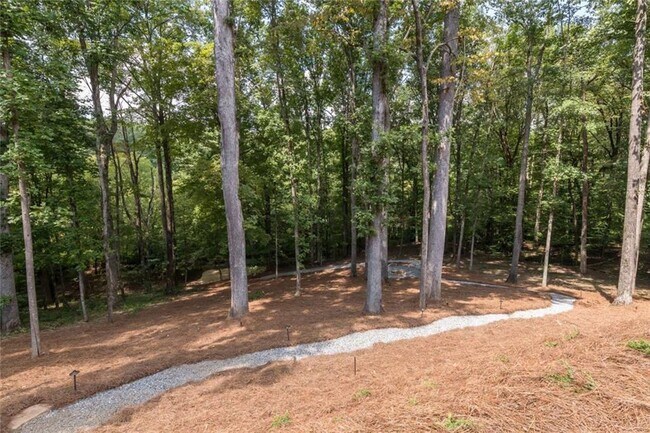 Building Photo - 402 Timberview Trail