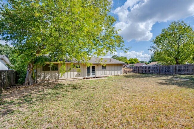 Building Photo - 1101 S Trace Dr