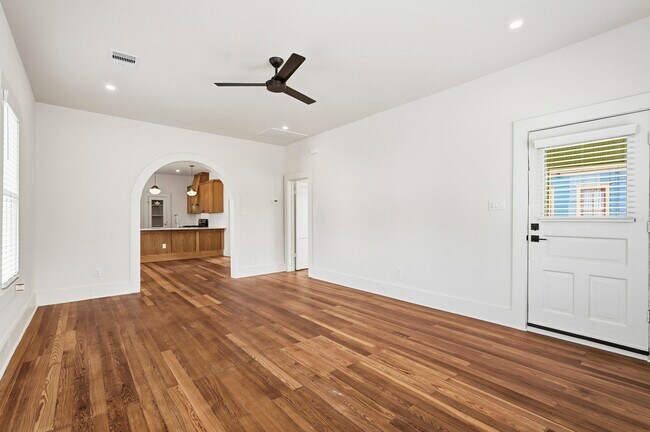 Building Photo - 2122 Hardy St