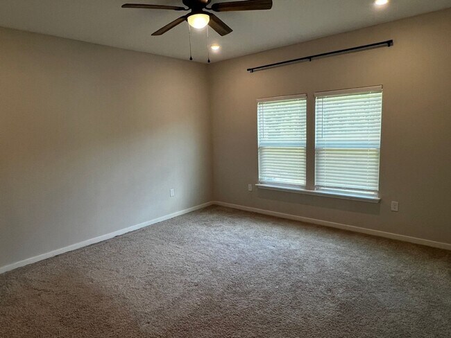 Building Photo - 204 Park View Ln