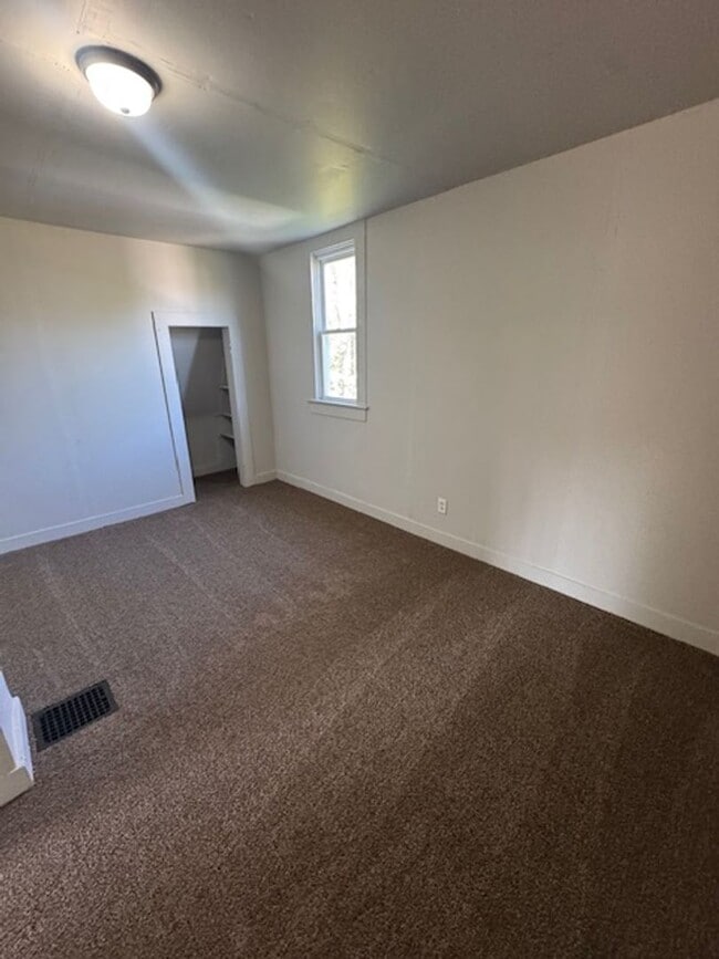 Building Photo - 2712 Fox Ave