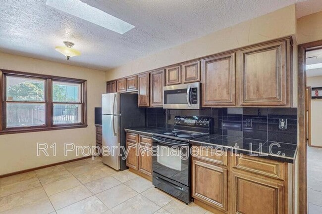 Building Photo - 501 Calle del la Angel